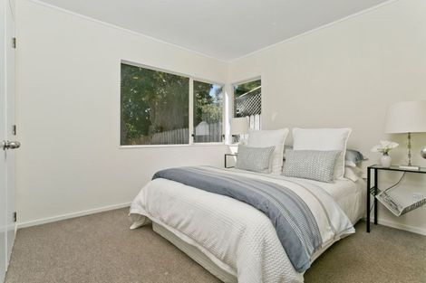 Photo of property in 17 Goldfinch Rise, Unsworth Heights, Auckland, 0632