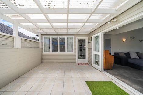 Photo of property in 22 Saint Ronans Avenue, Waterloo, Lower Hutt, 5011