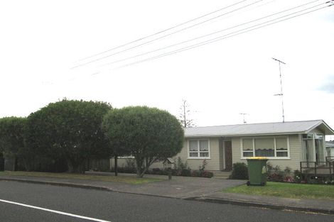 Photo of property in 1/71 Potter Avenue, Northcote, Auckland, 0627