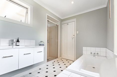 Photo of property in 17 Kopanga Road, Havelock North, 4130