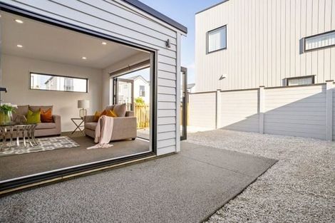 Photo of property in 27 Lili Chen Way, Mangere Bridge, Auckland, 2022