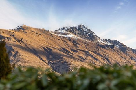 Photo of property in 14 Oregon Drive, Kelvin Heights, Queenstown, 9300
