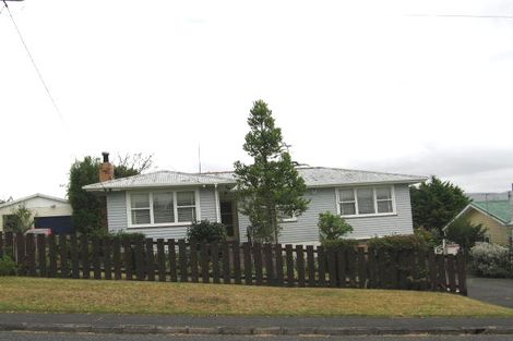 Photo of property in 87 Awaroa Road, Sunnyvale, Auckland, 0612