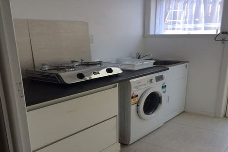 Photo of property in 2 Easton Park Parade, Glenfield, Auckland, 0629