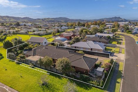 Photo of property in 51 Cholmondeley Crescent, Whitianga, 3510