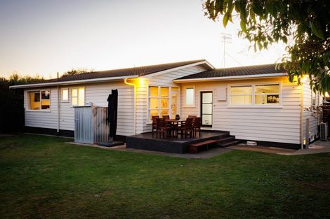 Photo of property in 36 Winston Avenue, Hokowhitu, Palmerston North, 4410