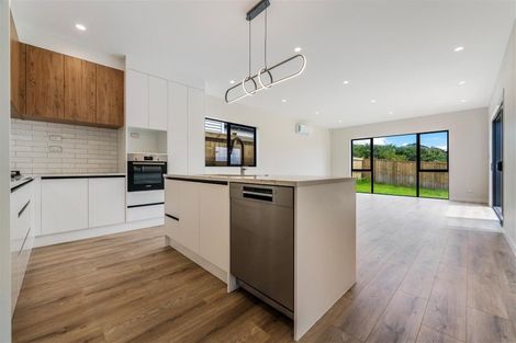 Photo of property in 40 Whakairo Crescent, Gulf Harbour, Whangaparaoa, 0930
