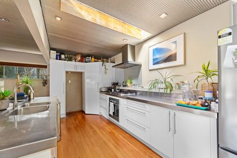 Photo of property in 14 Opou Road, Titirangi, Auckland, 0604