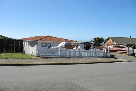 Photo of property in 35 Tuna Terrace, Titahi Bay, Porirua, 5022