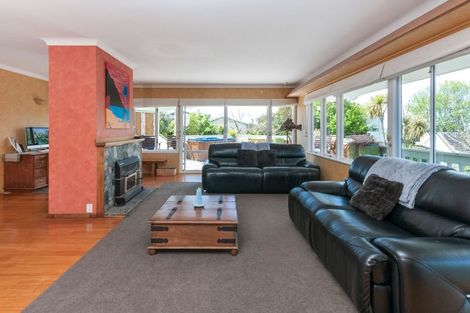 Photo of property in 80 Marine Parade, Mellons Bay, Auckland, 2014