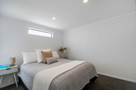 Photo of property in 2/61a Target Road, Totara Vale, Auckland, 0629