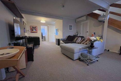 Photo of property in 7b Ladbrooke Drive, Newlands, Wellington, 6037