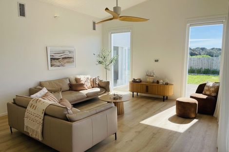 Photo of property in 17 Waitarere Rise Avenue, Waitarere Beach, Levin, 5510