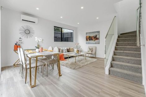 Photo of property in 2/24 Great South Road, Manurewa, Auckland, 2102