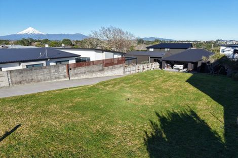 Photo of property in 28 Lismore Street, Strandon, New Plymouth, 4312
