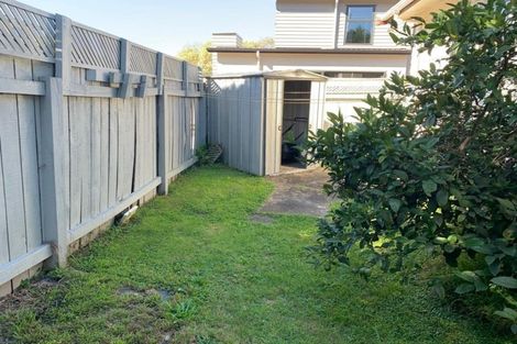 Photo of property in 35 Tiromoana Road, Raumati South, Paraparaumu, 5032