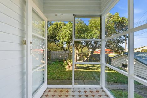 Photo of property in 100 Gonville Avenue, Gonville, Whanganui, 4501