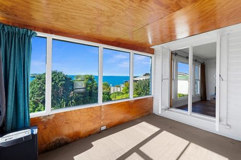 Photo of property in 79 Tiri Road, Tindalls Beach, Whangaparaoa, 0930