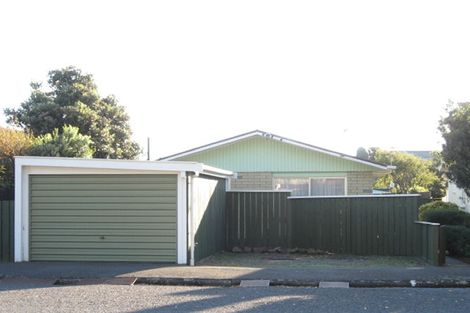 Photo of property in 2/66 Oroua Street, Eastbourne, Lower Hutt, 5013