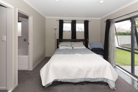 Photo of property in 10 Saint James Drive, Huntington, Hamilton, 3210