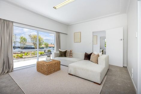 Photo of property in 22 Forest Lake Road, Forest Lake, Hamilton, 3200