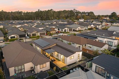 Photo of property in 12 Tarras Road, Kumeu, 0810