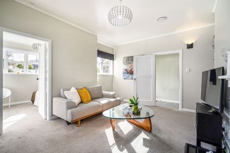 Photo of property in 65 Old Lake Road, Narrow Neck, Auckland, 0624