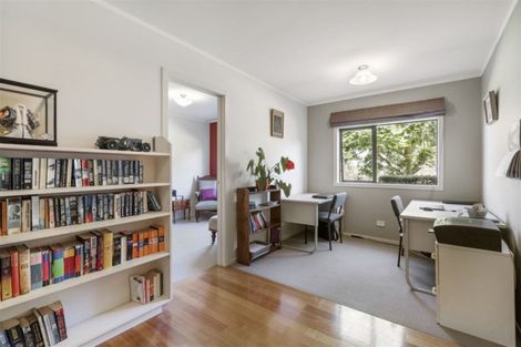 Photo of property in 6 Tasman Avenue, Henderson Valley, Auckland, 0614