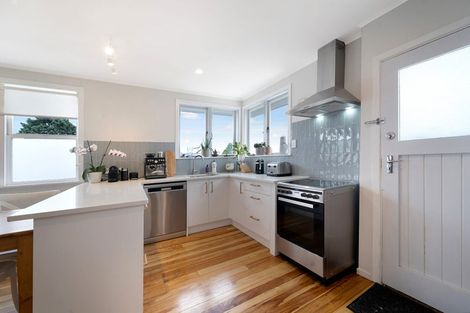 Photo of property in 7 Kelwyn Road, Kelston, Auckland, 0602