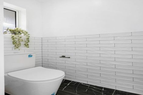 Photo of property in 2/320 Memorial Avenue, Burnside, Christchurch, 8053