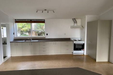 Photo of property in 24 Tiri Tiri Road, Birkdale, Auckland, 0626