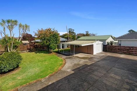 Photo of property in 27 Mackenzie Street, Te Atatu South, Auckland, 0610