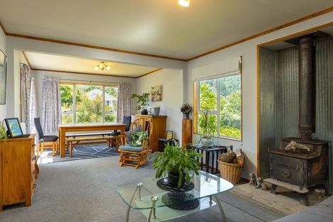 Photo of property in 147 Waikawa Road, Picton, 7220