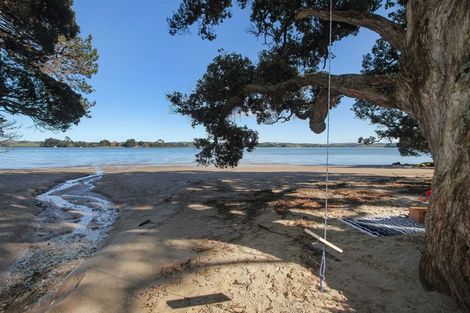 Photo of property in 100 Wharf Road, Clarks Beach, Pukekohe, 2679