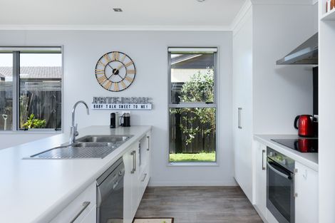 Photo of property in 216 Ballintoy Park Drive, Welcome Bay, Tauranga, 3175