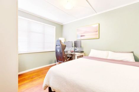 Photo of property in 53 Sunnyside Road, Sunnyvale, Auckland, 0612