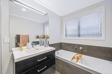 Photo of property in 37 Raithburn Terrace, Pokeno, 2402