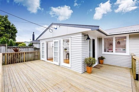 Photo of property in 43 Coniston Avenue, Te Atatu South, Auckland, 0610