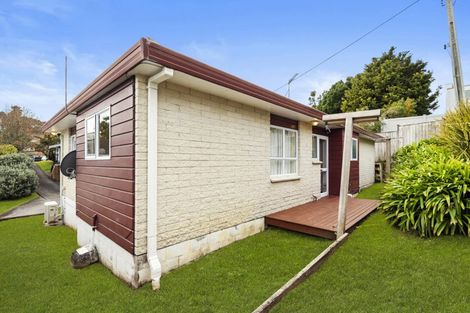 Photo of property in 2/8 Selwyn Crescent, Forrest Hill, Auckland, 0620