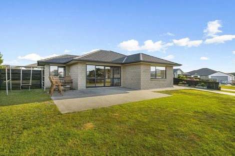 Photo of property in 50 Harbour Crest Drive, Waiuku, 2123