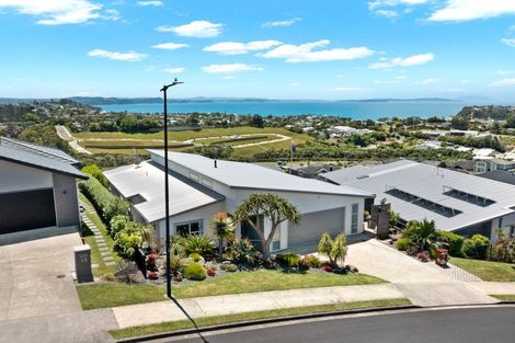 Photo of property in 15 Woodridge Drive, Stanmore Bay, Whangaparaoa, 0932