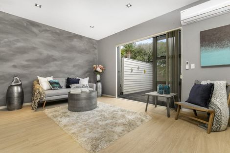 Photo of property in 9/40 Scarlet Oak Drive, Schnapper Rock, Auckland, 0632