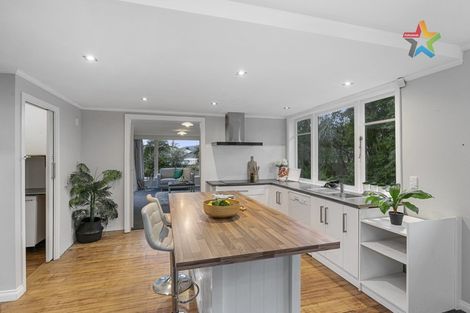 Photo of property in 404 Stokes Valley Road, Stokes Valley, Lower Hutt, 5019