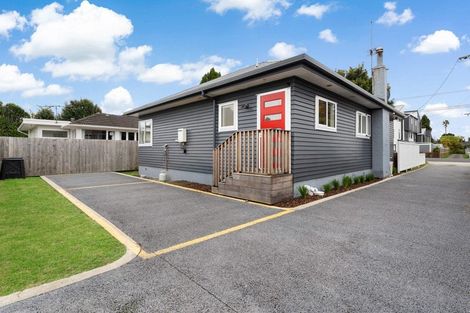 Photo of property in 22 Taikata Road, Te Atatu Peninsula, Auckland, 0610