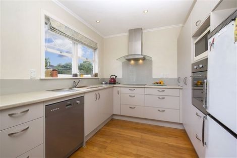 Photo of property in 63 Beechdale Crescent, Pakuranga Heights, Auckland, 2010