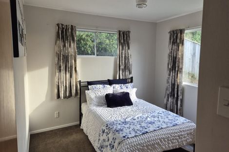 Photo of property in 68 Gloaming Hill, Titahi Bay, Porirua, 5022