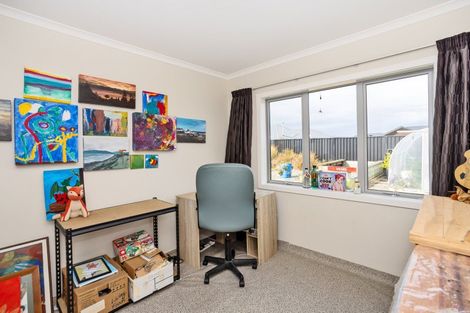 Photo of property in 21 Sunrise Drive, Seaward Bush, Invercargill, 9812