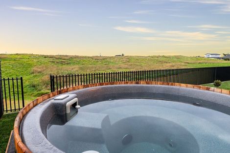 Photo of property in 28 Selliera Place, Papamoa Beach, Papamoa, 3118