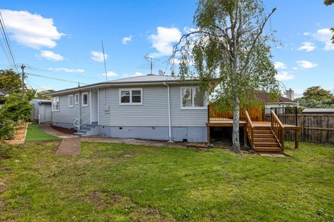 Photo of property in 1/222 Beach Haven Road, Beach Haven, Auckland, 0626