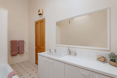 Photo of property in 2/56 Kotare Street, Fendalton, Christchurch, 8041